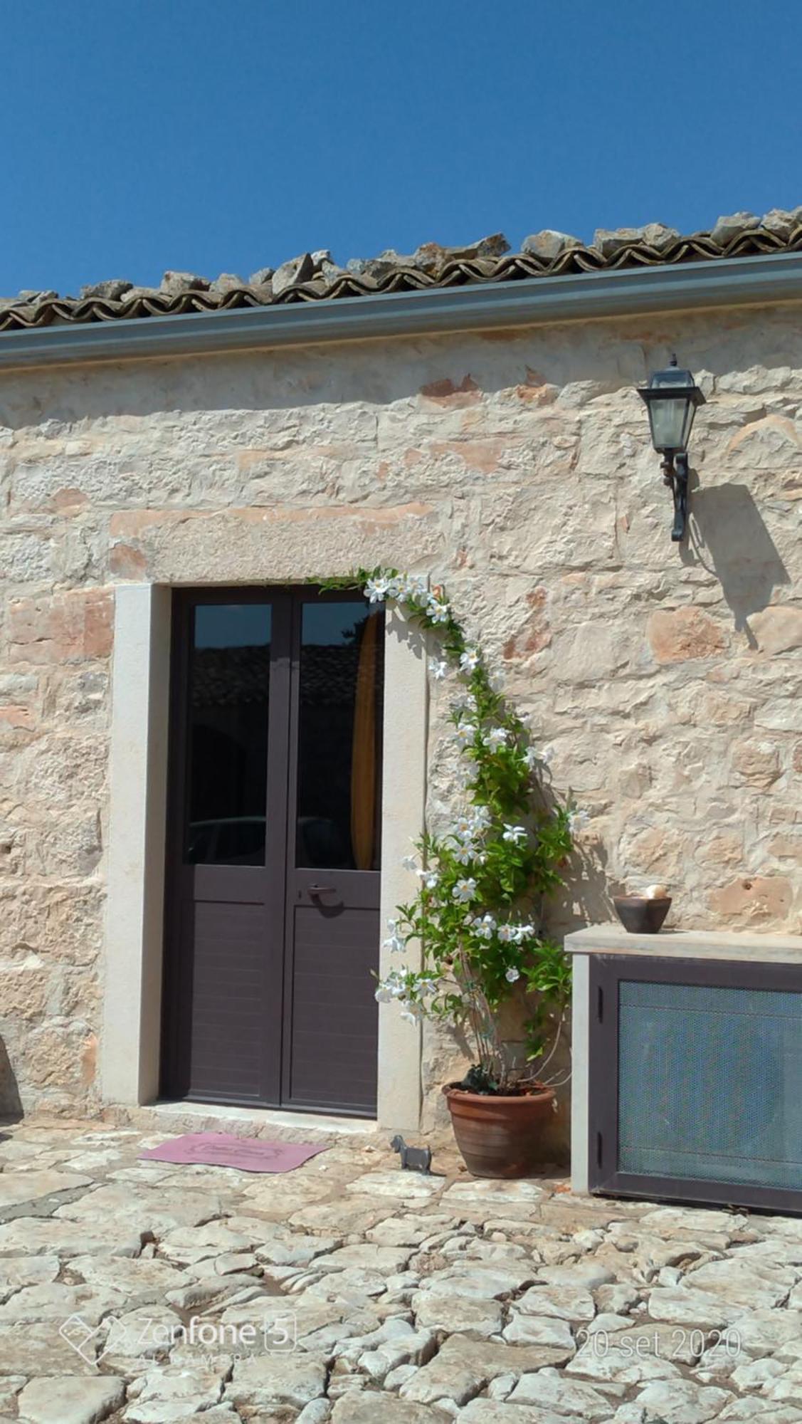 Vila I Dammusi Santa Croce Camerina Exteriér fotografie
